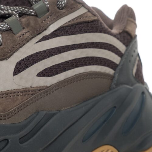 ADIDAS YEEZY BOOST 700 V2 EG6860